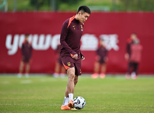 b体育官网登录-王上源因腰伤缺席球队迪拜拉练 塞鸟已与球队会合