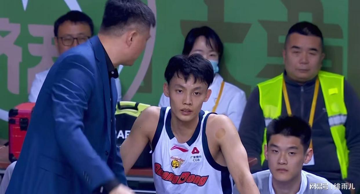 b体育-张昊受伤后！广东队内线告急，杜锋狂练黄明依，朱芳雨拒绝王浩然