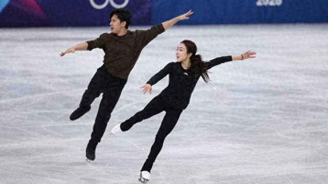 从张丹/张昊到隋文静/韩聪，20年后，她有了一场与中国花滑的久别重逢|花样滑冰|奥莉娜|冬奥会|AC米兰|米兰冬奥会_新浪体育_新浪新闻