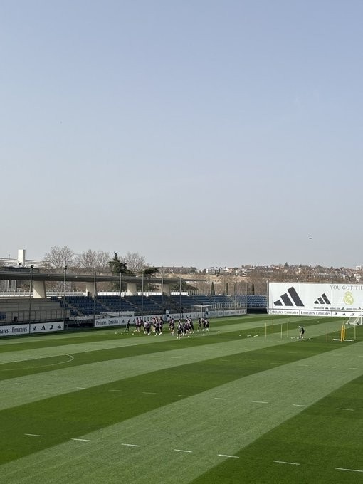 皇马跟队：姆巴佩、贝林等多名球员缺席训练 8名青训小将加入训练