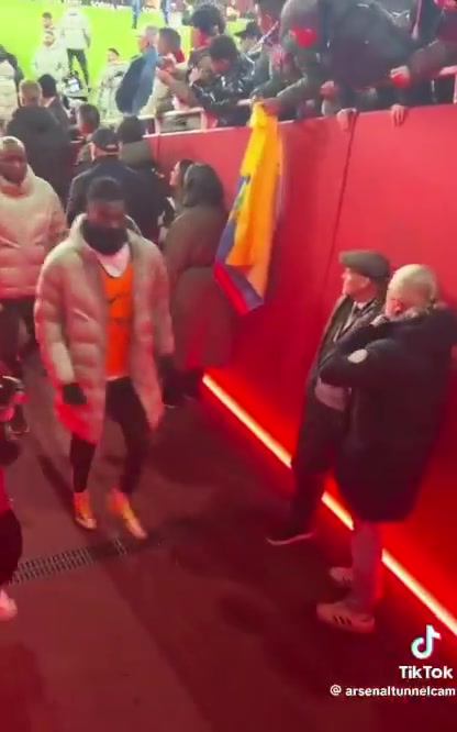 b体育-卡努发文批评枪手众将，无视名宿永贝里、佩蒂特径直返回更衣室