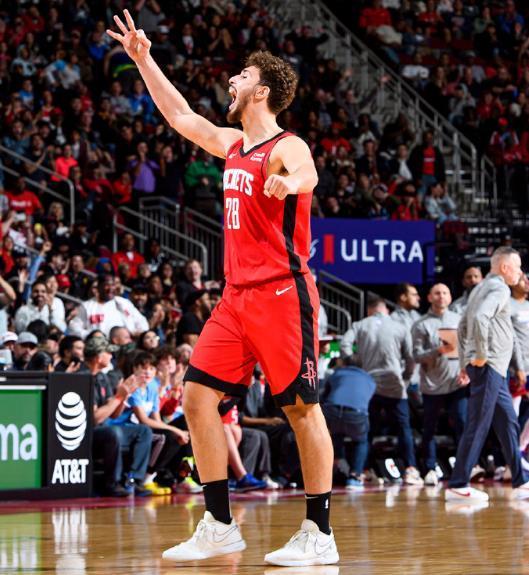 b体育-合砍26分，再中7记三分！火箭后场双铁，化身神射！乌度卡用对人